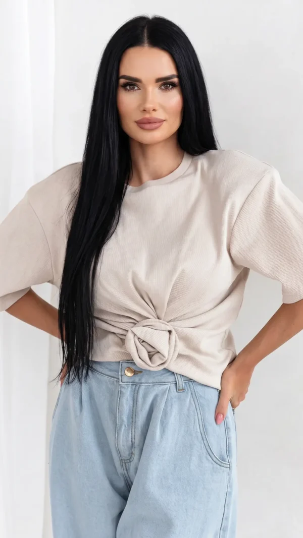 T-shirt Damski Rosabelle z Ozdobną Różą Jasny Beż