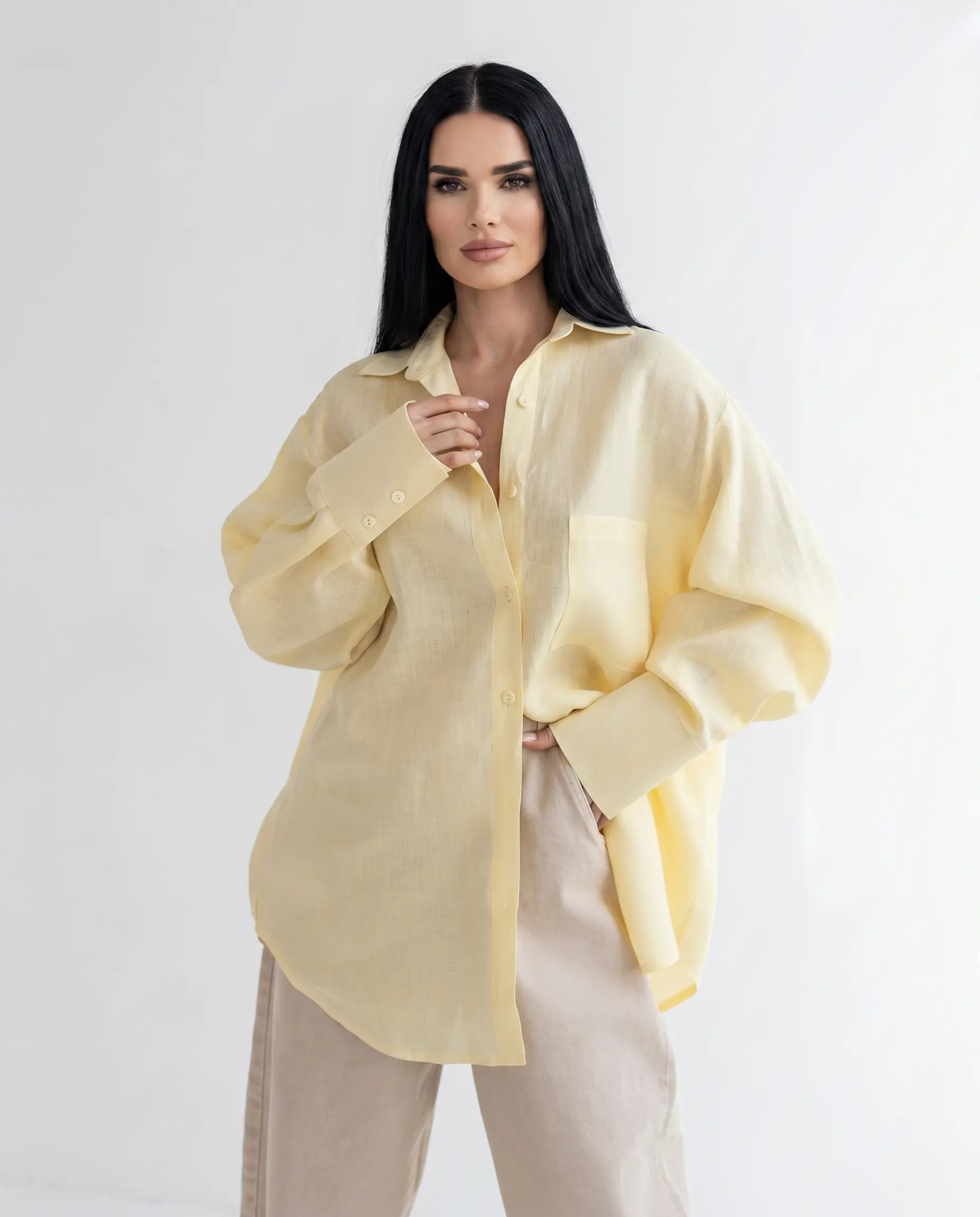 Żółta koszula lniana damska SOLEA o luźnym fasonie oversize wykonana w 100% z naturalnego lnu z haftowanym logo z tyłu