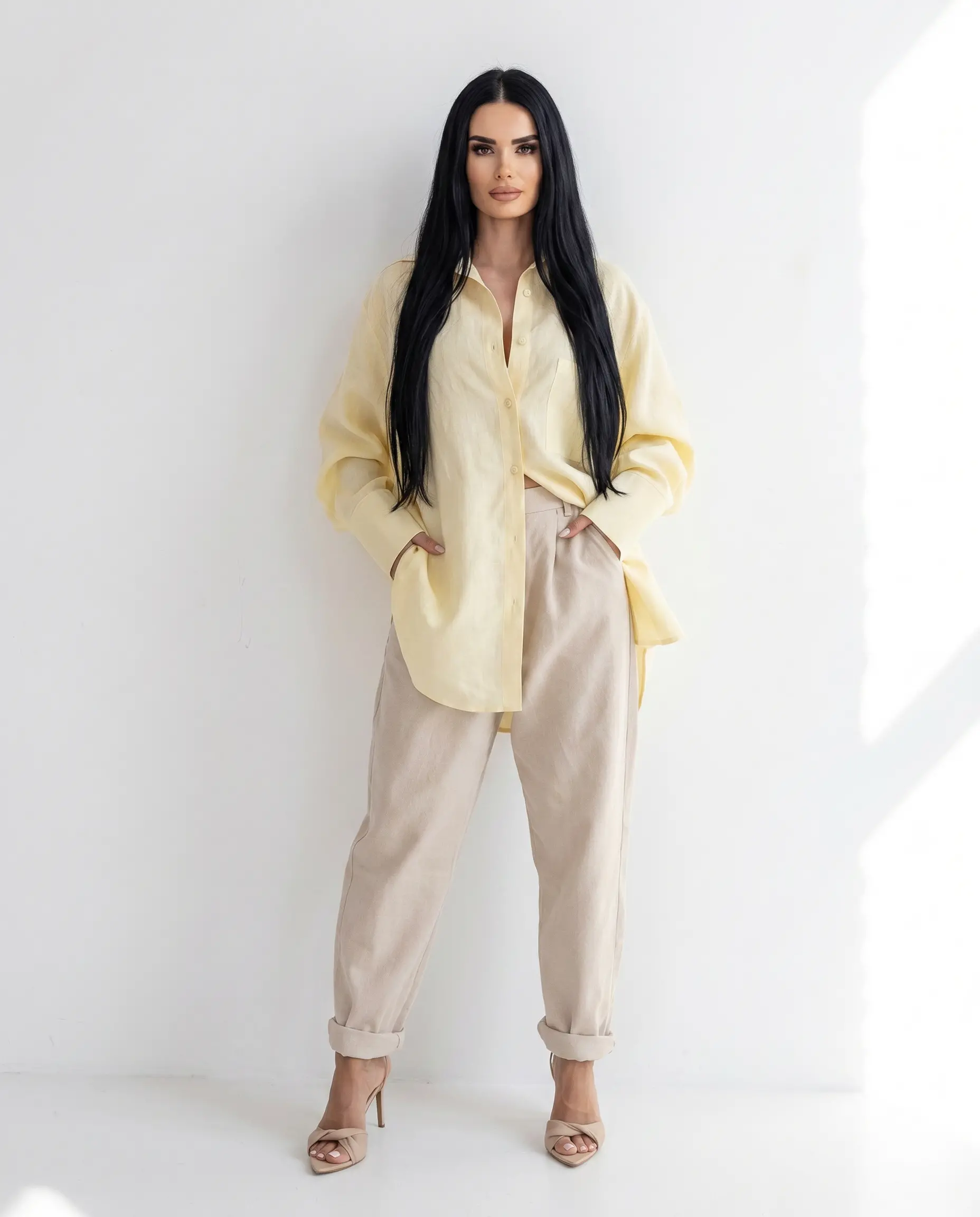 Żółta koszula lniana damska SOLEA o luźnym fasonie oversize wykonana w 100% z naturalnego lnu z haftowanym logo z tyłu