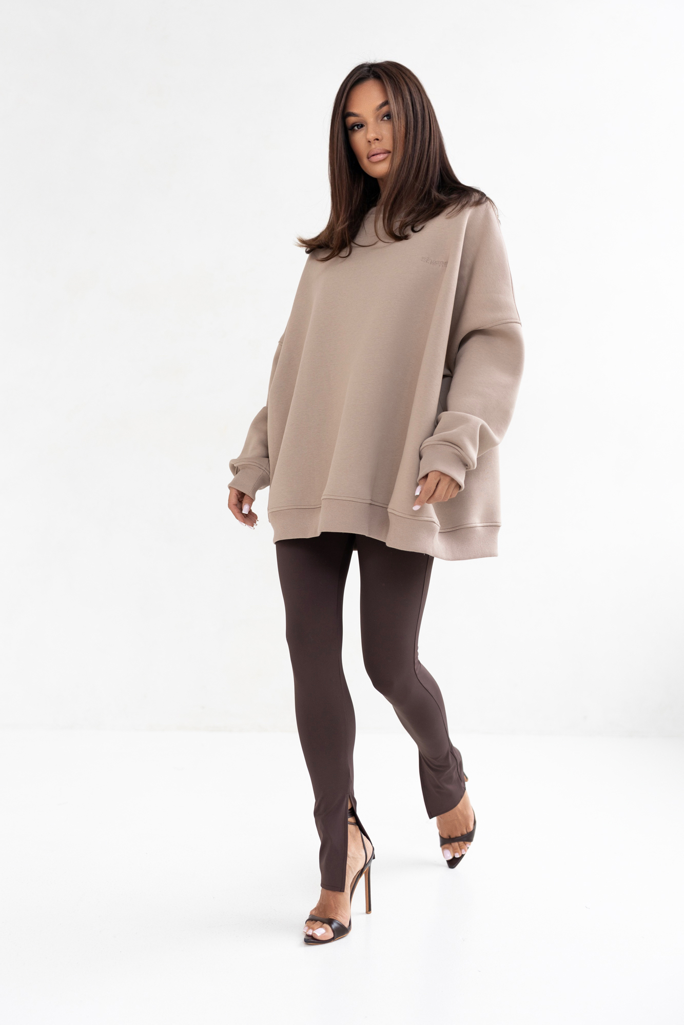 Czekoladowe dopasowane legginsy damskie MILA