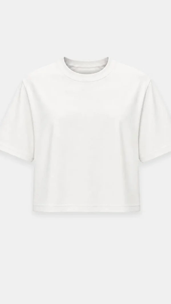 T-shirt damski VENA off white o krótszym luźnym kroju z poduszkami na ramionach, wykonany z grubej bawełny premium.