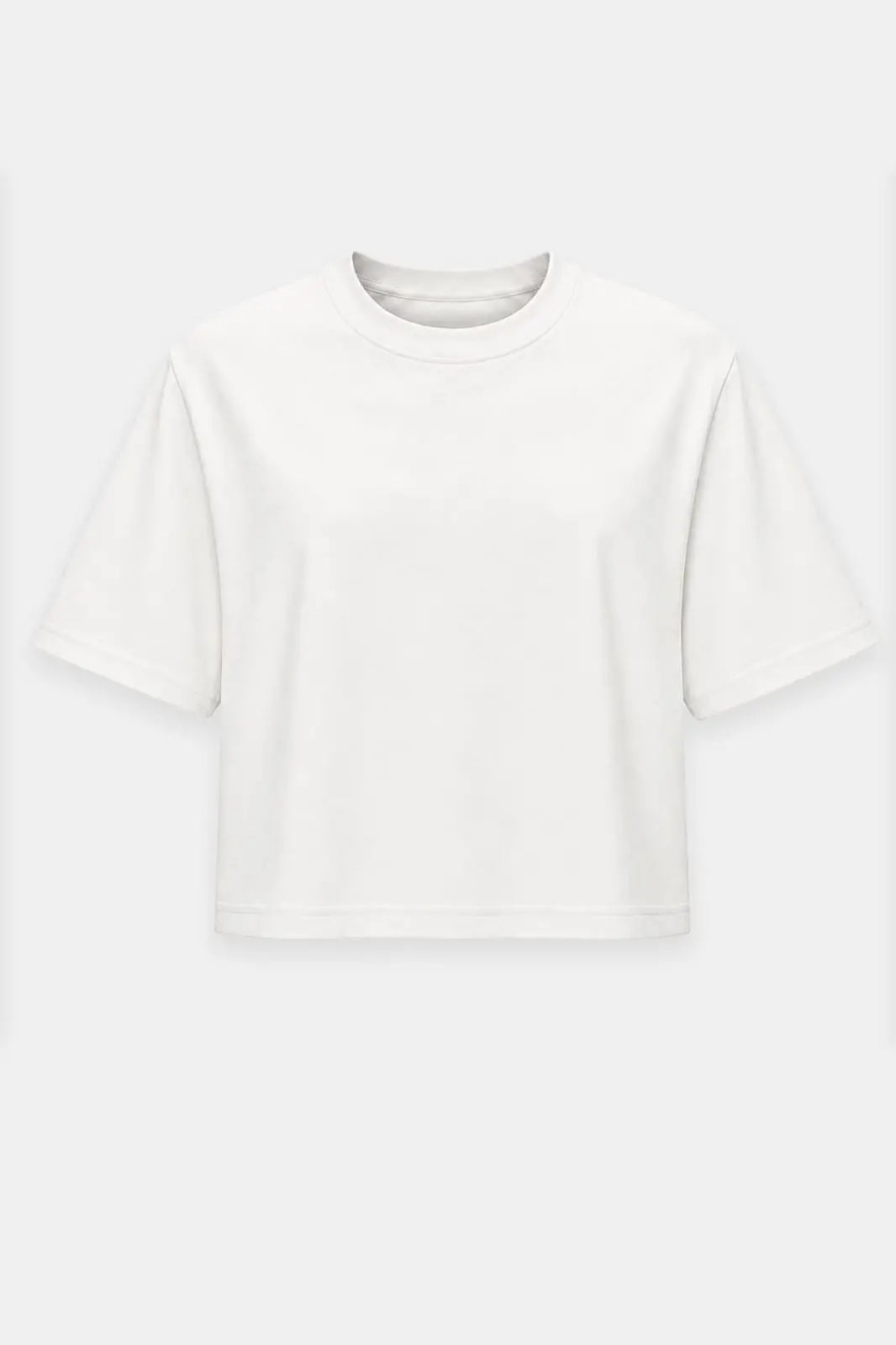 T-shirt damski VENA off white o krótszym luźnym kroju z poduszkami na ramionach, wykonany z grubej bawełny premium.