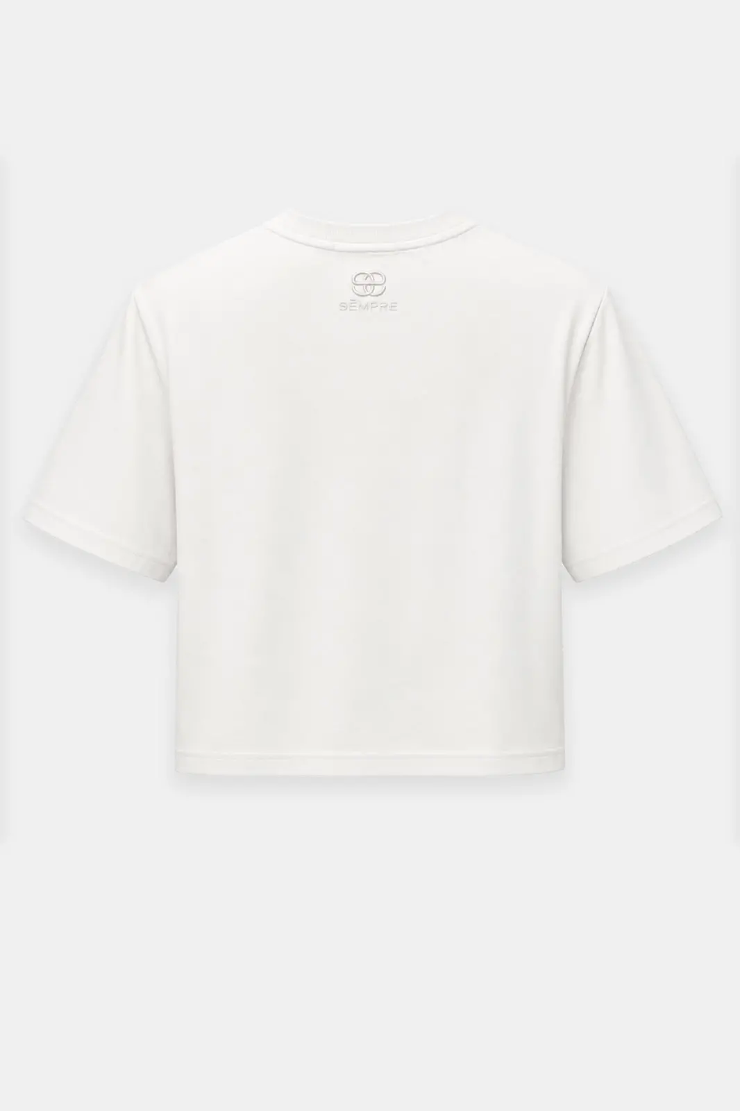 T-shirt damski VENA off white o krótszym luźnym kroju z poduszkami na ramionach, wykonany z grubej bawełny premium.